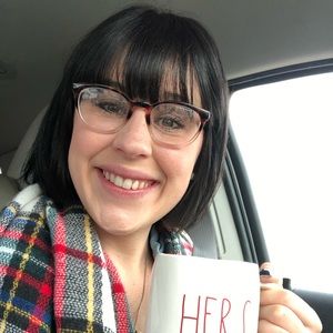 Meet your Posher, Joni